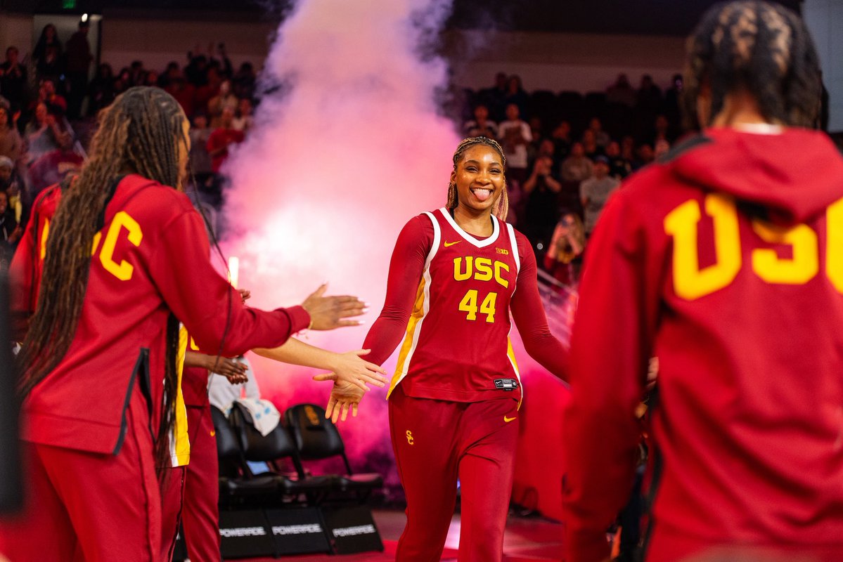 houseof_victory's tweet image. All-Star PROjan!!! ๐คฉ๐โจ
We caught up with @WashMystics rookie, WNBA All-Star and @USCWBB alum @kikiiriafen to talk about the start of her pro career, what it means to be an All-Star, her time at SC and everything in between!โ๏ธ
Full story: houseofvictory.com/blogs/stories-โฆ