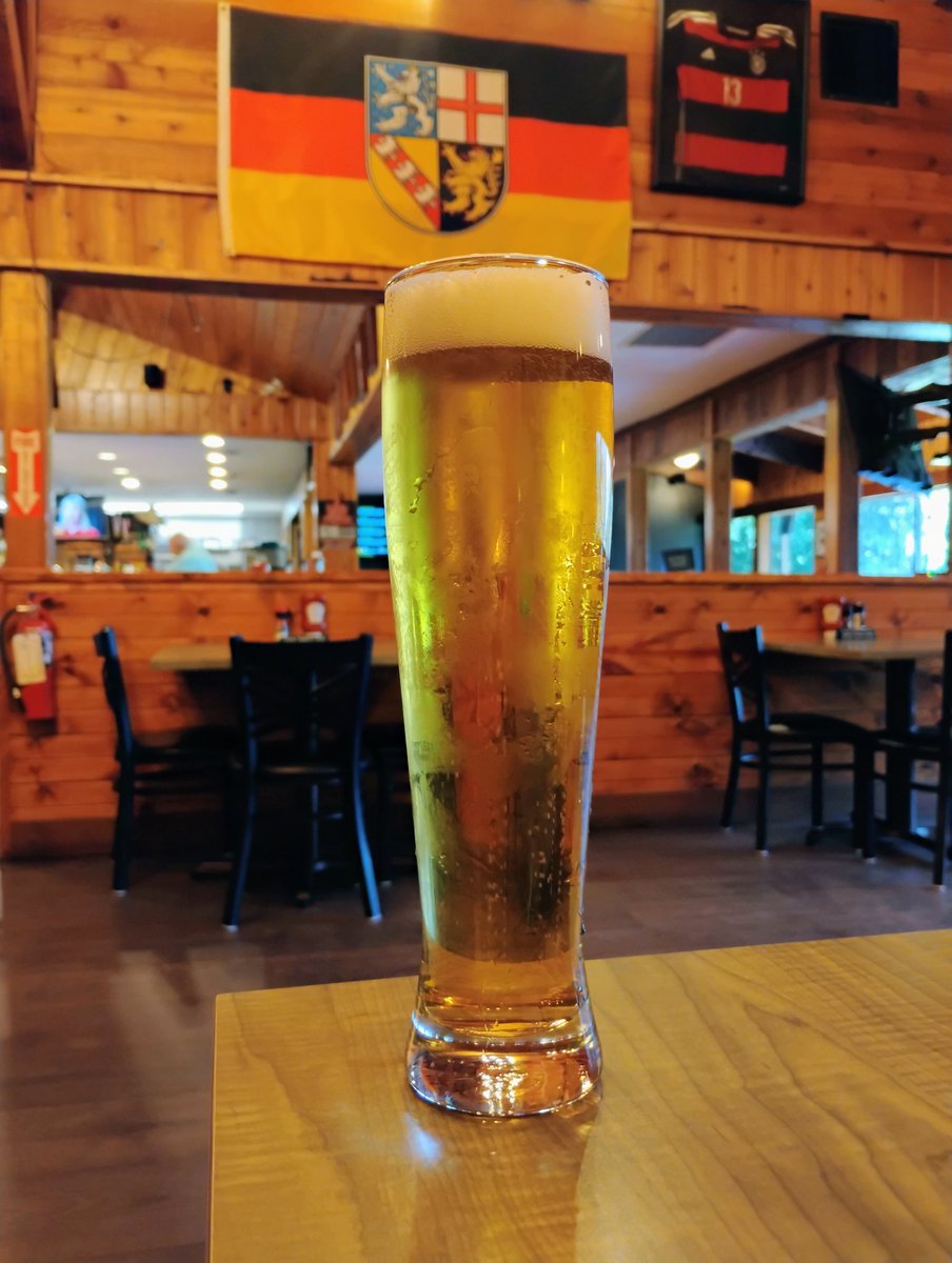 BeerSnobSean's tweet image. Out & about, need some lunch so why not stop at a brewery? @TerritorialBC in Battle Creek, Michigan serves excellent food & has great beer too! I was living that #lagerlife with a malty/grainy helles, then a "Jamaican" pilsner, unique af. #mibeer @MikeSlomba @DrGoodBeer #beer