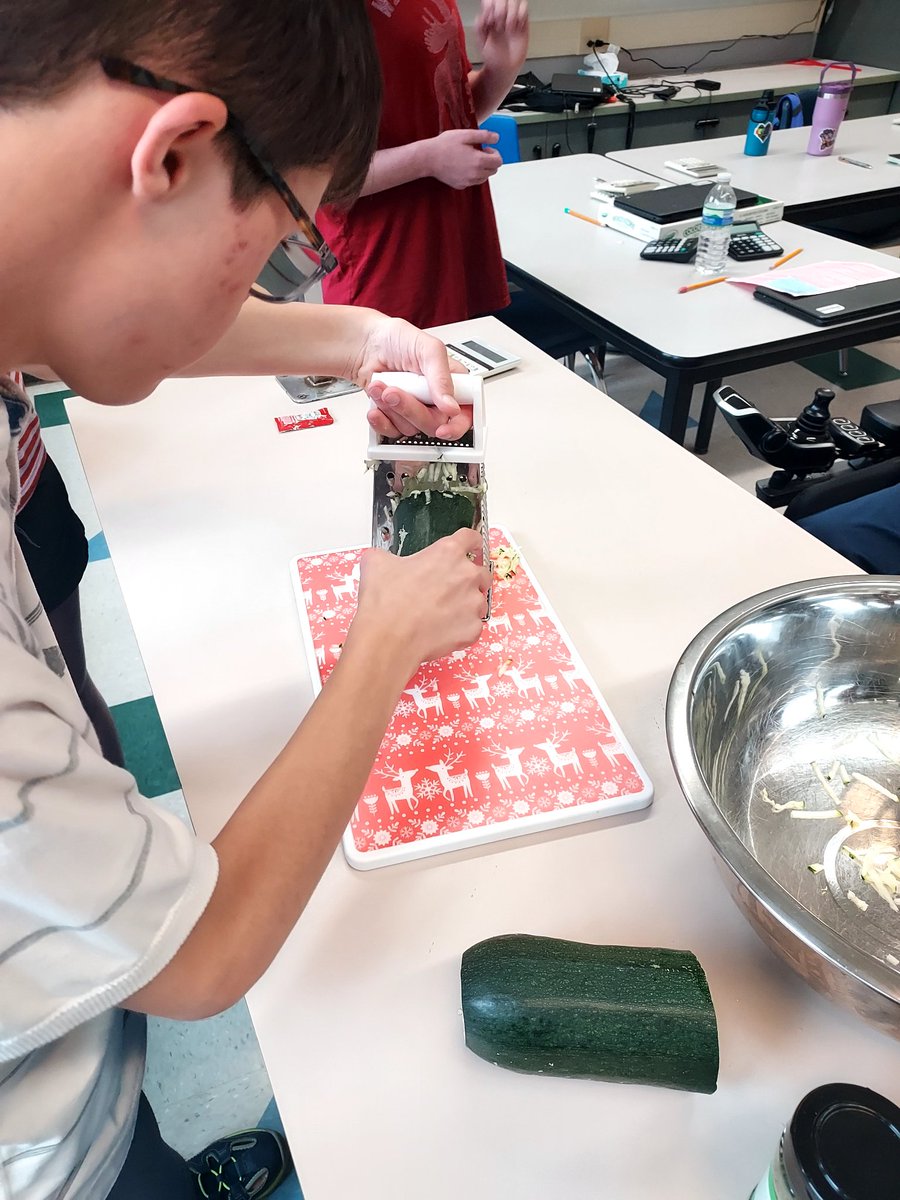 KimIngram22's tweet photo. Who said #SummerSchool was lame??? Making poor man's crabcakes, practicing #functionalwriting and #baking corn dog muffins! #Bakingismath! Let's go! #ESY @lshspioneers @LSPioneers is fun! #learning through doing!! https://t.co/nk6TI1mOey