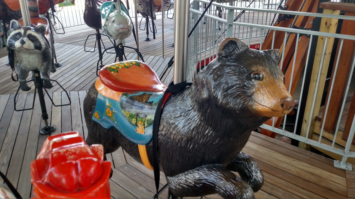 HudsonRiverPark's tweet image. Take a ride on the wild side — 33 hand-carved animals are waiting to meet you at the Pier 62 Carousel! Which one will you choose?
Drop by Thursdays through Sundays, 11:00 AM to 7:00 PM, for a fun family outing with stunning riverfront views. 🎠🐻🦆
📍Pier 62 at W 22 St.