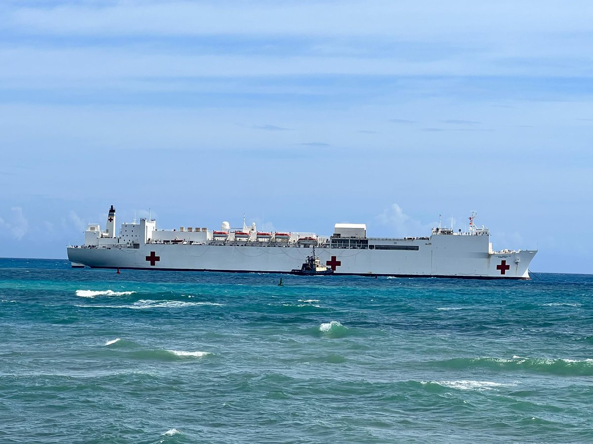 EmbajadaUSAenRD's tweet image. Celebramos el inicio del operativo #PromesaContinua del buque hospital estadounidense #USNSComfort, en la Rep. Dom. junto a los Ministerios de Defensa y de Salud Pública. Esta misión ofrecerá operativos médicos gratuitos y actividades comunitarias desde el 17 al 19 de julio. Con…