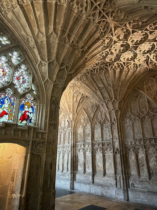WorldScholar_'s tweet image. Reminder: Gloucester Cathedral is more than 500 years old.
This is what peak medieval architecture in England looked like.