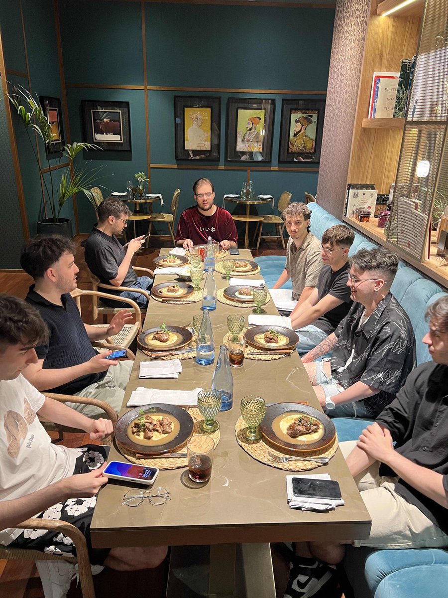 Cenita con el equipo (y mega) into teambuilding