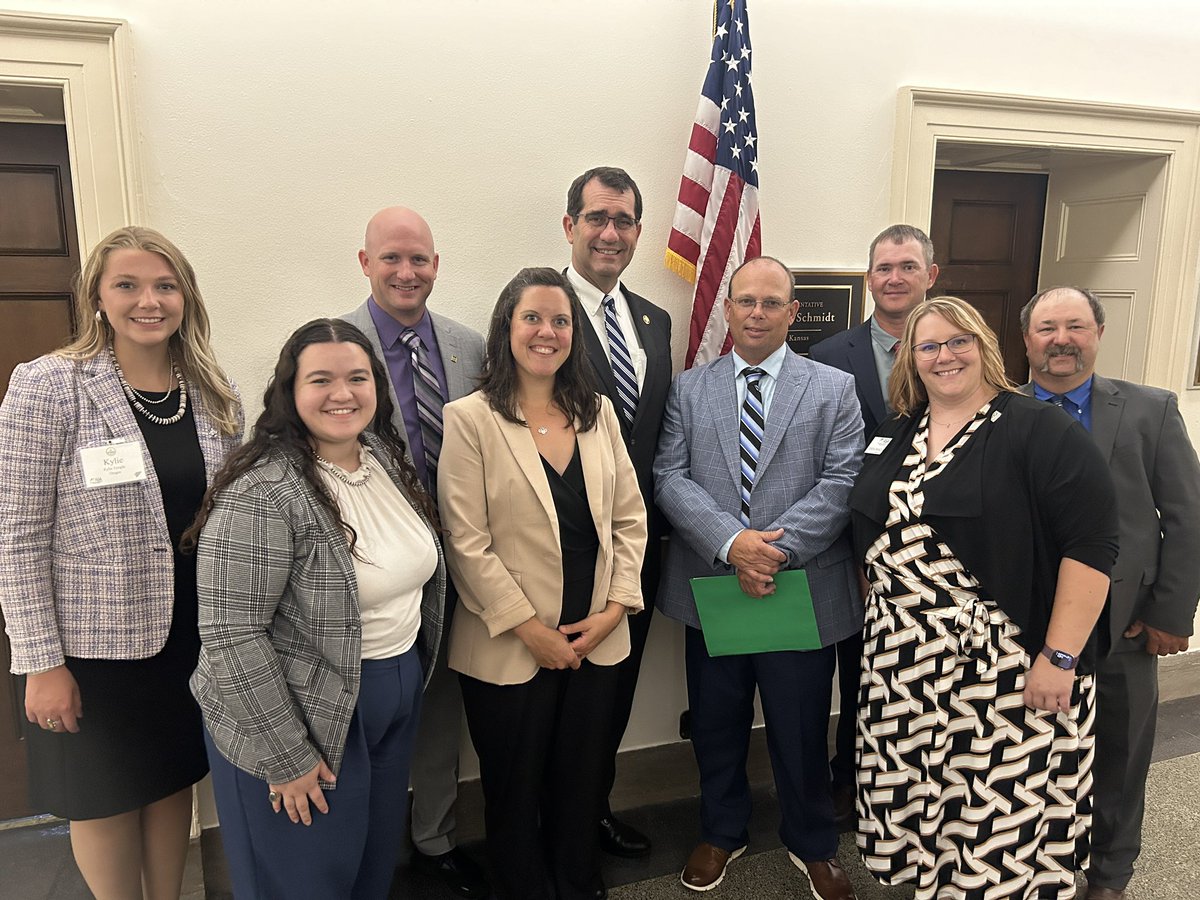 KsSoybean's tweet image. Today grower leaders visited the Kansas delegation to address active issues impacting farmers and strengthen relationships. Thank you to @sharicedavids, @RogerMarshallMD, @JerryMoran, @RonEstesKS, @DerekSchmidtKS and @TraceyMannKS and their staff for meeting with us.