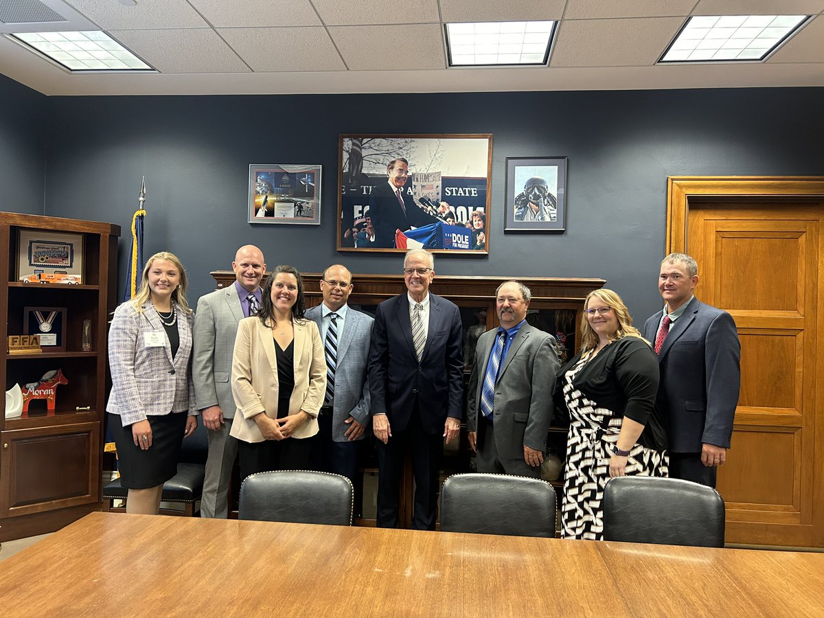 KsSoybean's tweet image. Today grower leaders visited the Kansas delegation to address active issues impacting farmers and strengthen relationships. Thank you to @sharicedavids, @RogerMarshallMD, @JerryMoran, @RonEstesKS, @DerekSchmidtKS and @TraceyMannKS and their staff for meeting with us.
