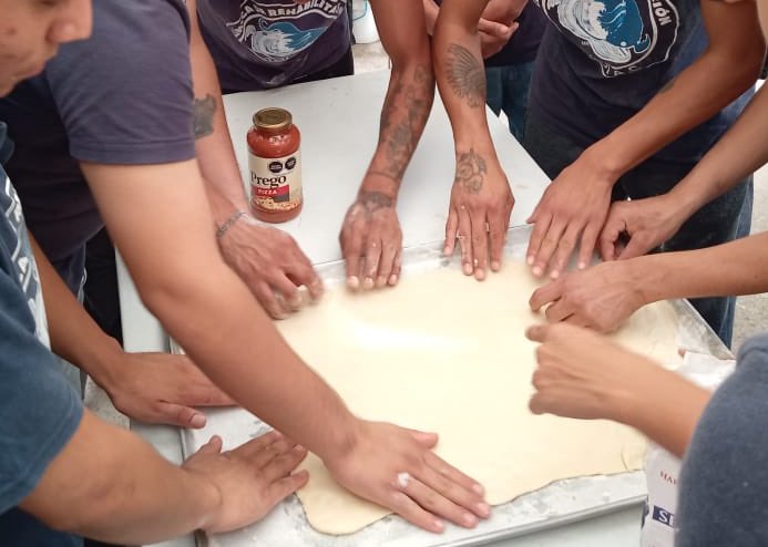 insade_ac's tweet image. ¡JuventudES Queretanas Emprendiendo en Libertad comenzó!

Iniciamos con talleres de contención emocional y de cocina como base para su autoempleabilidad y reinserción.

Gracias a @changexhq y Amazon por creer en las segundas oportunidades a través del Fondo #AWSInCommunities