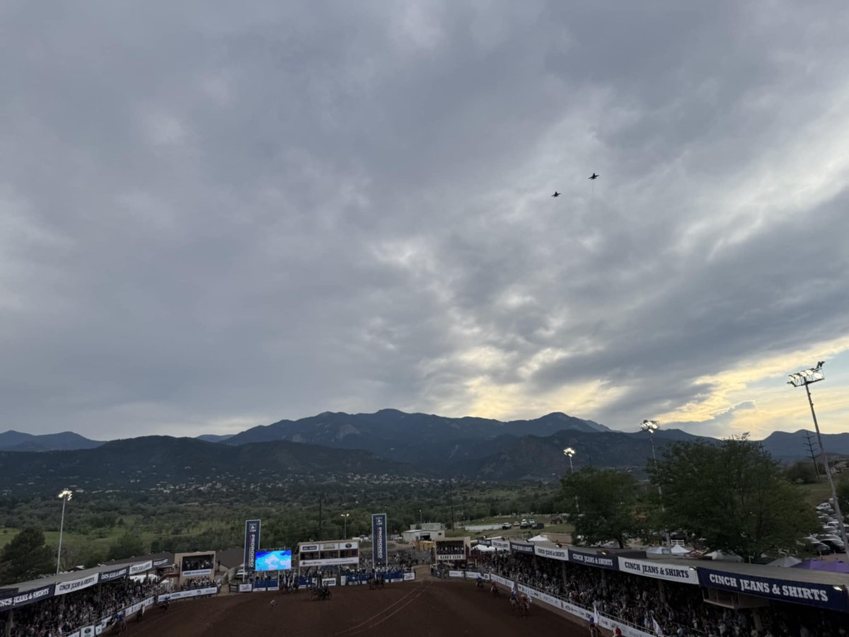 USNorthernCmd's tweet image. Celebrating tradition, patriotism, and partnership. 🇺🇸🇨🇦
Gen. Guillot, NORAD & USNORTHCOM Commander, joined the Pikes Peak or Bust Rodeo — honoring service, community, and tradition with a NORAD CF-18 flyover, great performances of both U.S and Canadian National Anthems, and…