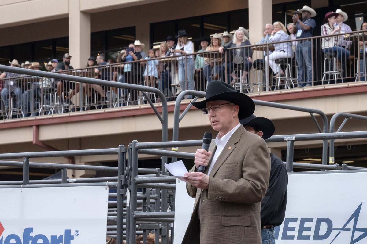 USNorthernCmd's tweet image. Celebrating tradition, patriotism, and partnership. 🇺🇸🇨🇦
Gen. Guillot, NORAD & USNORTHCOM Commander, joined the Pikes Peak or Bust Rodeo — honoring service, community, and tradition with a NORAD CF-18 flyover, great performances of both U.S and Canadian National Anthems, and…