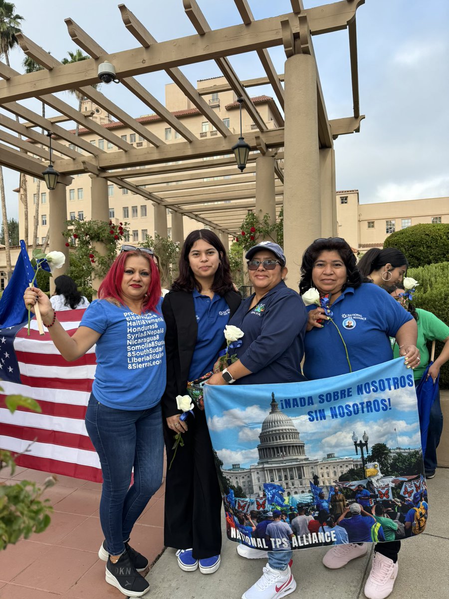 SEIU_Saenz's tweet image. We will not allow the Trump regime to strip Black and brown workers of deportation protection and work permits without a fight! @SEIU721 @seiuusww @32BJSEIU members are outside the oral hearing to defend Temporary Protected Status. #WeMakeAmericaWork #TPSjustice
