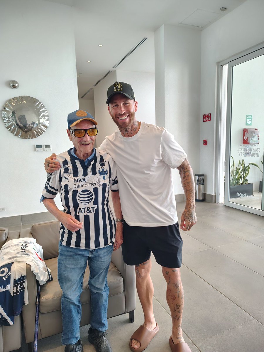 Los <a href="/Rayados/">Rayados</a> invitaron al interior de El Barrial al señor Gerardo Marcial, quien acaba de cumplir 74 años, y pudo convivir con Sergio Ramos.