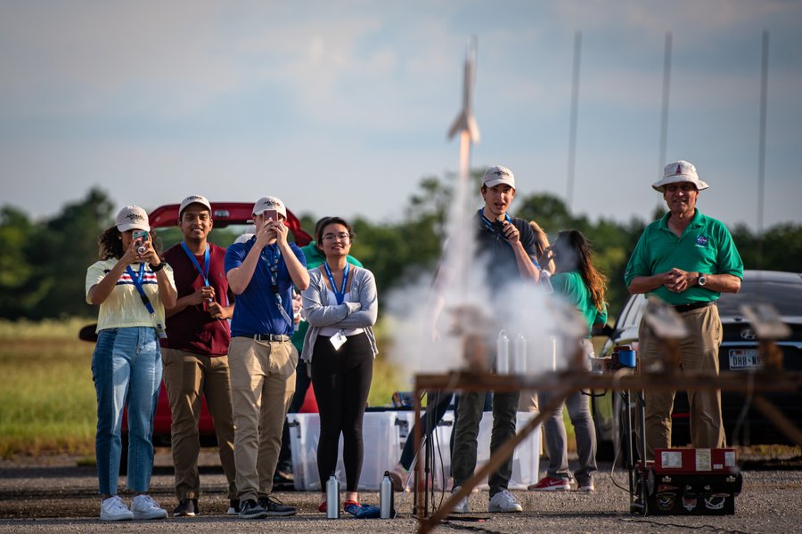 UHEngineeringSL's tweet image. 🚀 Hey Coogs! Don’t miss your chance to shoot for the stars!

Explore stellar internship, fellowship, and career pathway opportunities with NASA,  including upcoming virtual events and key application deadlines.

Learn more nasa.gov/learning-resou…

#EngineeredForWhatsNext
