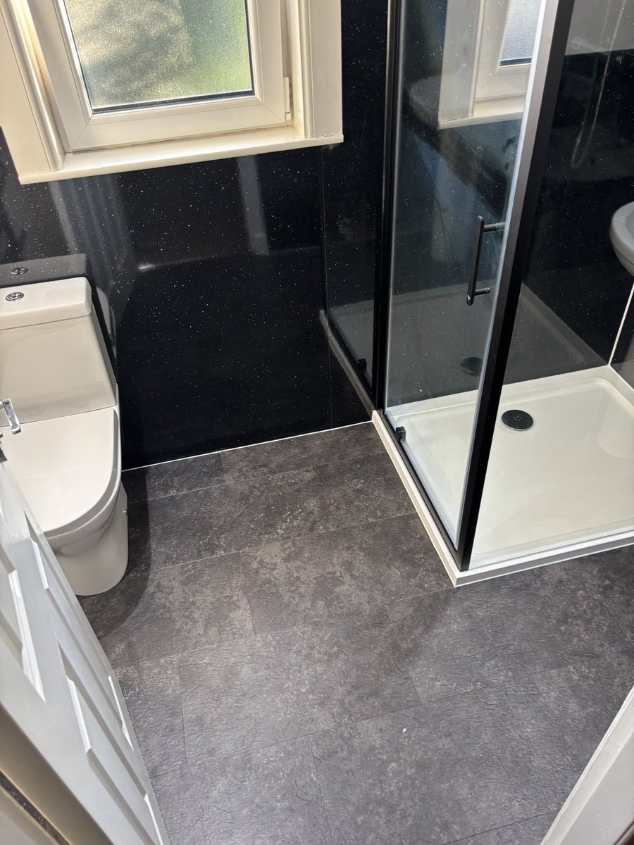 ServicesJa's tweet photo. Incredibly busy day today got this bathroom updated and back together all in a days work ! Tiles out boards in , bath out shower in and new flooring @multipanel_it https://t.co/VKGuGyiNrQ
