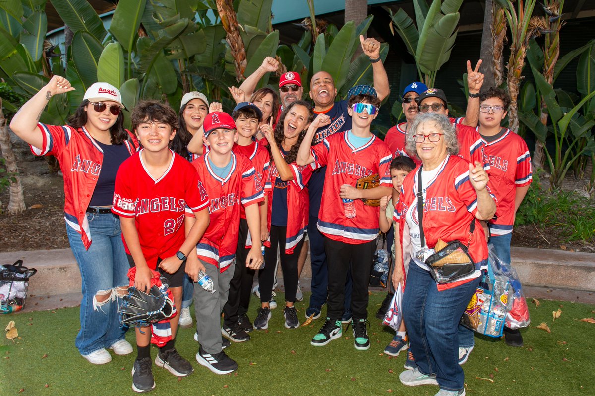 csuf's tweet image. Over 2,000 @csufalumni and community members joined in on the fun at CSUF @Angels Night! ⚾️🐘 👉Learn about alumni events: bit.ly/csuf-angels-ni…