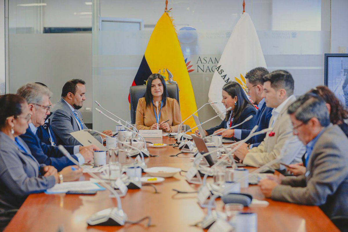 #AsambleaEc2025 | <a href="/GobAutonomosAN/">Comisión Gobiernos Autónomos</a> instala la sesión N°010, con el cuórum reglamentario. 

Revisa su desarrollo ▶️ facebook.com/share/v/1MHw3P…