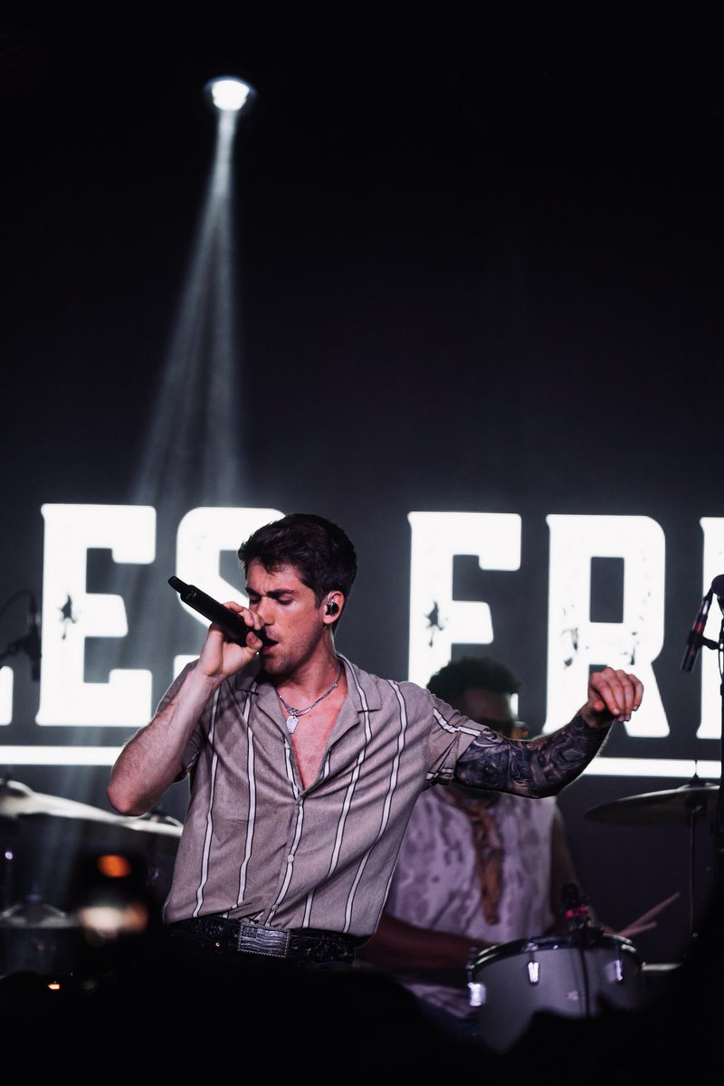 myleserlick's tweet photo. A night I’ll never forget🙌🏼Until next time Nashville https://t.co/6OhAZ1CPhd