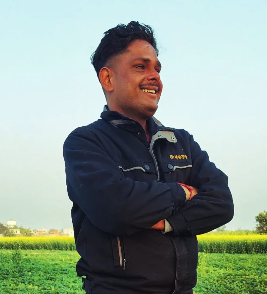 Pawan Kumar (@rpawan01) on Twitter photo वायरल वीडियो में डांस करता हूँ शख्स रजनीश गंगवार नहीं बल्कि बुलंदशहर के भैंसाखुर का निवासी गौरव कुमार हैं जो भैंसाखुर के धर्म पब्लिक स्कूल में गणतंत्र दिवस के मौके पर डांस करते नज़र आ रहे हैं.
<a href="/zoo_bear/">Mohammed Zubair</a> <a href="/free_thinker/">Pratik Sinha</a> वायरल वीडियो में डांस करता हूँ शख्स रजनीश गंगवार नहीं बल्कि बुलंदशहर के भैंसाखुर का निवासी गौरव कुमार हैं जो भैंसाखुर के धर्म पब्लिक स्कूल में गणतंत्र दिवस के मौके पर डांस करते नज़र आ रहे हैं.
<a href="/zoo_bear/">Mohammed Zubair</a> <a href="/free_thinker/">Pratik Sinha</a>