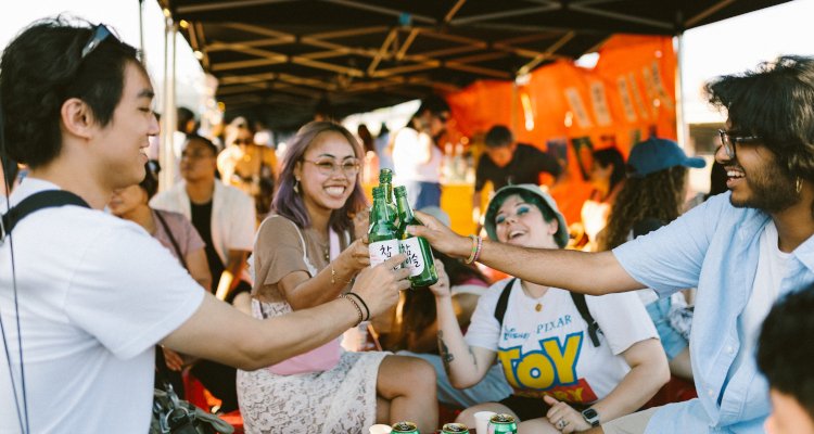 themontrealer's tweet image. POCHA MTL 2025 - the largest Korean street market and K-pop fan gathering in Quebec
🍜Featuring more than 30 Korean product booths and over 25 food booths, plus K-pop hits & dancing.
👉Learn more about POCHA MTL: themontrealeronline.com/xhg4
#Montreal #Griffintown #Kpop #koreanfood