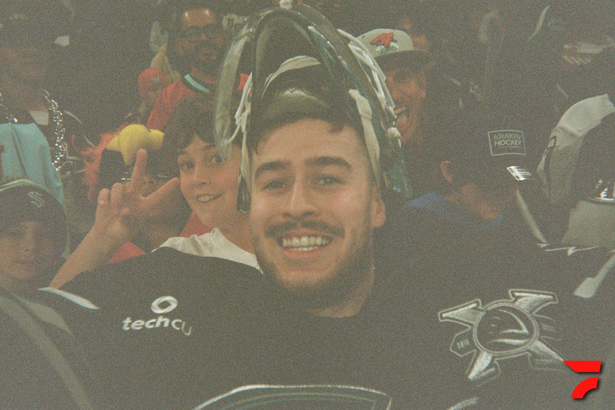 FloHockey's tweet image. During the AHL All-Star Classic, we set a couple of the players loose with a disposable camera, and Flomin has finally decided you get to see the results 📸
...do you want to see more? 🫣
#AHL #AHLAllStar