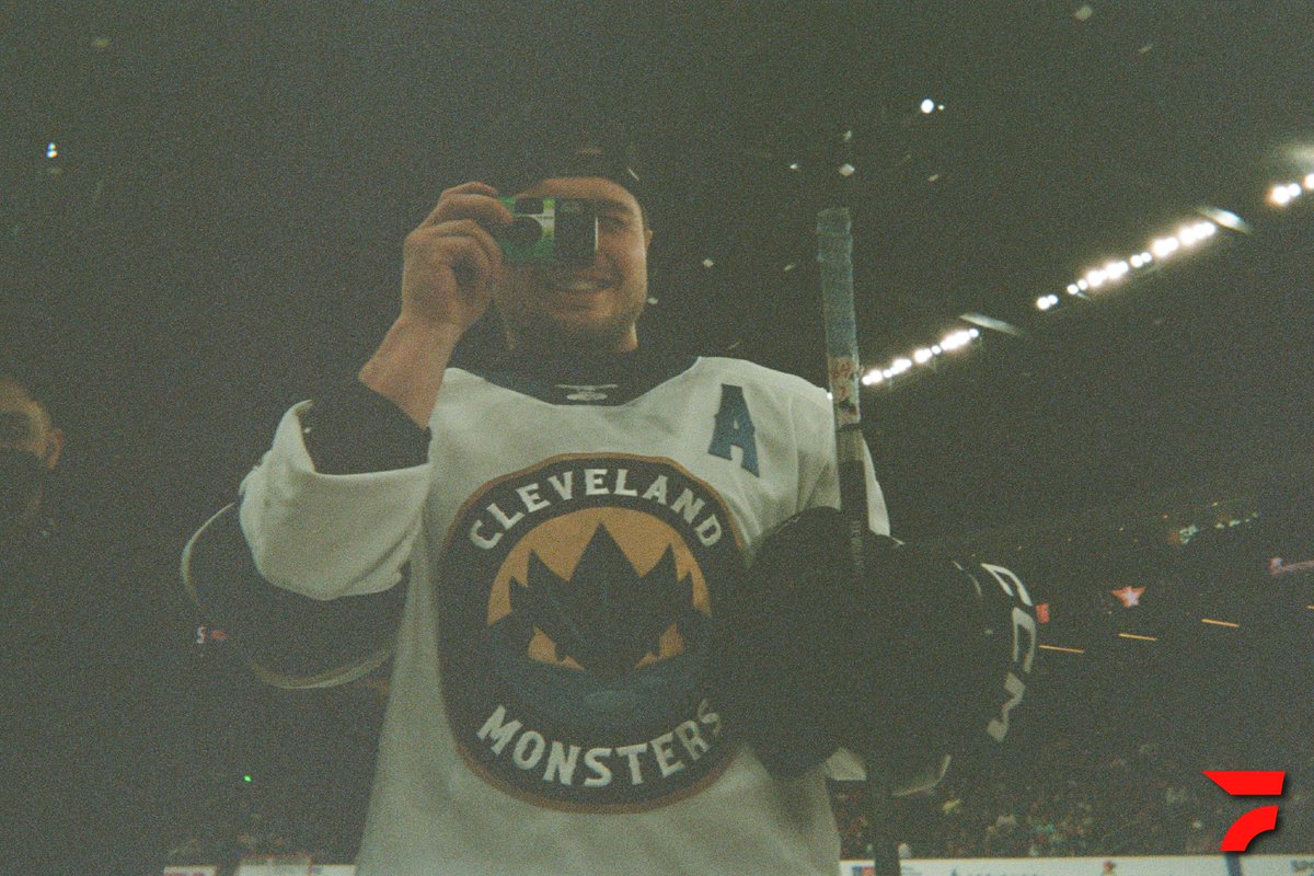 FloHockey's tweet image. During the AHL All-Star Classic, we set a couple of the players loose with a disposable camera, and Flomin has finally decided you get to see the results 📸
...do you want to see more? 🫣
#AHL #AHLAllStar