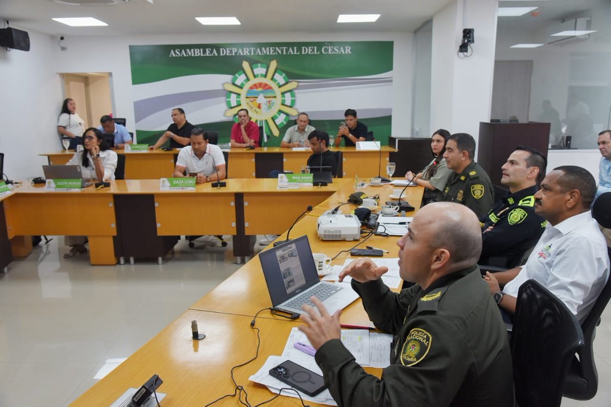 En compañía del secretario de Gobierno de <a href="/GobCesar/">Gobernacion Cesar</a>
y <a href="/PoliciaMevap/">Policía Metropolitana de Valledupar</a>, participamos en la sesión ordinaria de
<a href="/AsambleaCesar1/">ASAMBLEA DEL CESAR</a>, abordando temas estratégicos para fortalecer la seguridad en el departamento. #CesarTerritorioSeguro