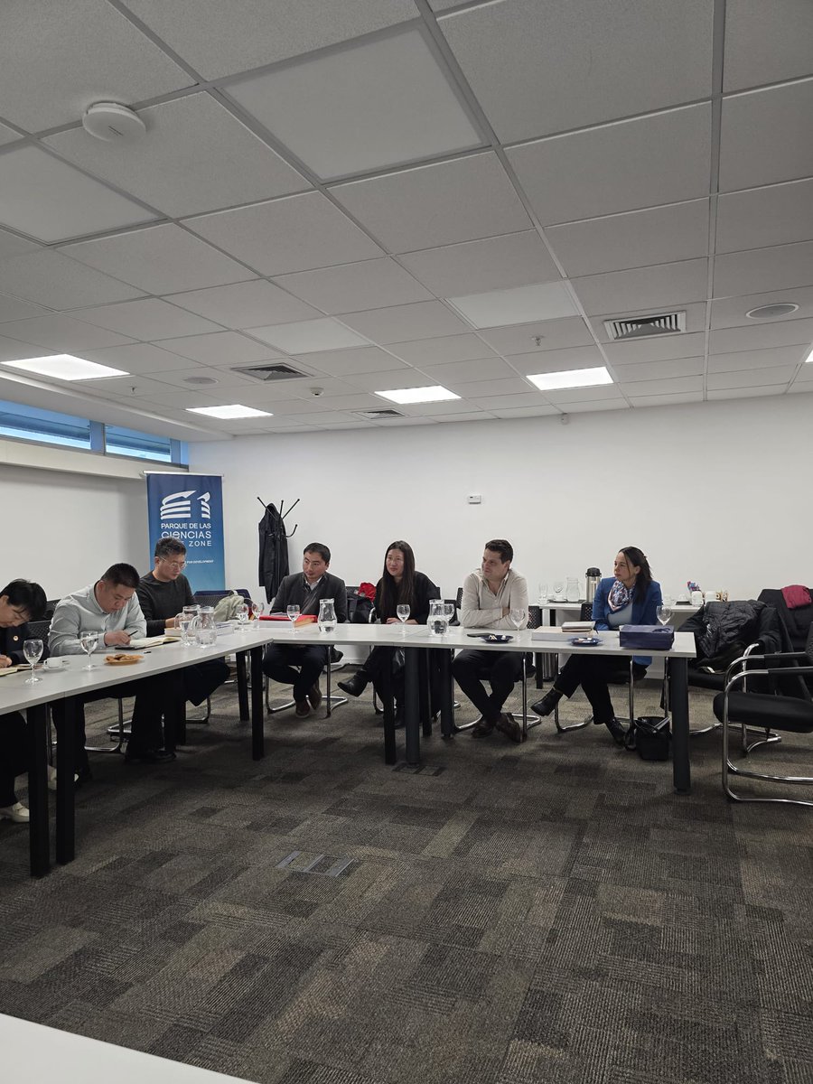 DescubriMvd's tweet photo. 🤝🌾 Delegación empresarial de Henan 🇨🇳 visitó Montevideo para fortalecer la cooperación agropecuaria y el desarrollo rural sostenible 💚🌎 #MontevideoProductivo #Henan #DesarrolloRural #IntercambioInternacional https://t.co/36mOHCyxYC