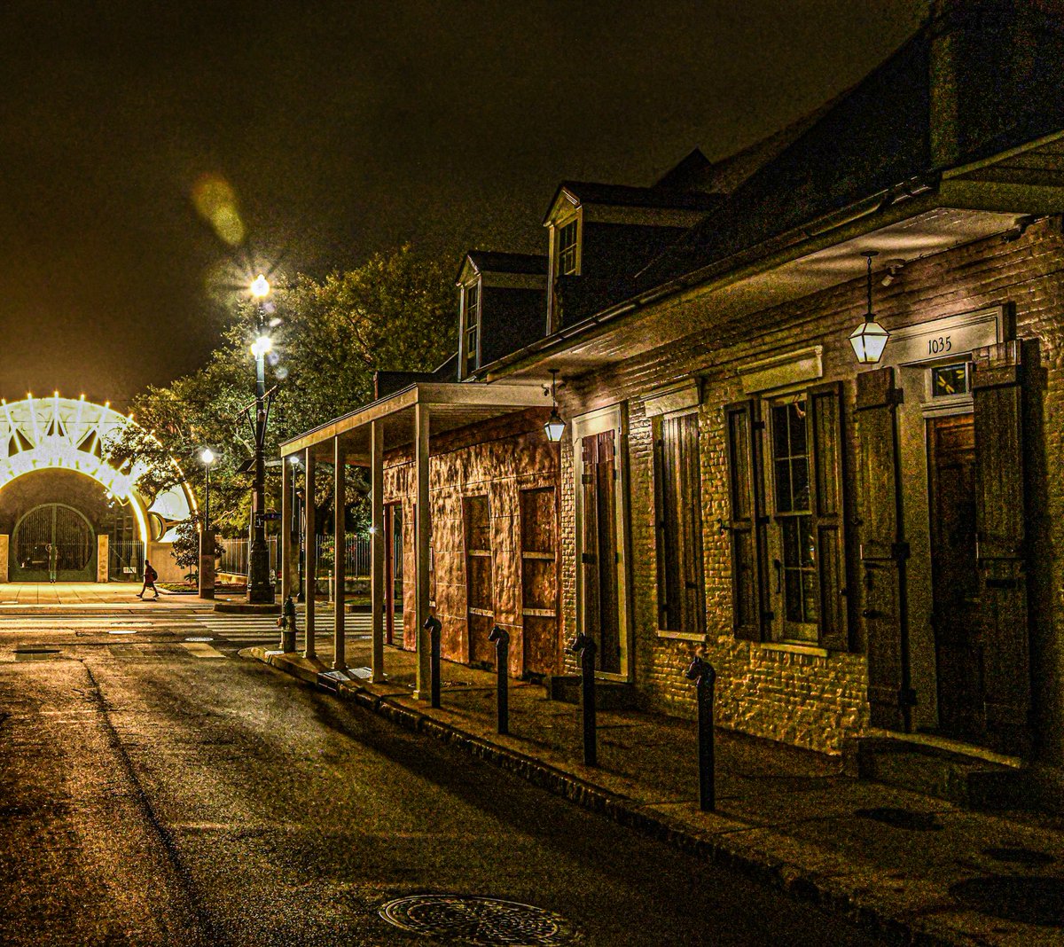 marcorasi1960's tweet image. Houses illuminated by an arch, St Ann street at N Rampart, New Orleans