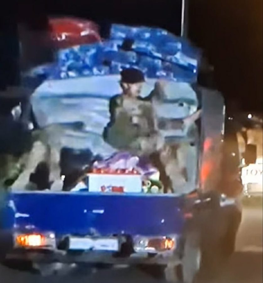 Wladimir van Wilgenburg (@vvanwilgenburg) on Twitter photo According to <a href="/suwayda24/">السويداء 24</a> on Syria TV, in a live broadcast titled "The Beginning of the Army’s Withdrawal from Suwayda", a vehicle is shown next to soldiers in military uniform, carrying looted household items According to <a href="/suwayda24/">السويداء 24</a> on Syria TV, in a live broadcast titled "The Beginning of the Army’s Withdrawal from Suwayda", a vehicle is shown next to soldiers in military uniform, carrying looted household items