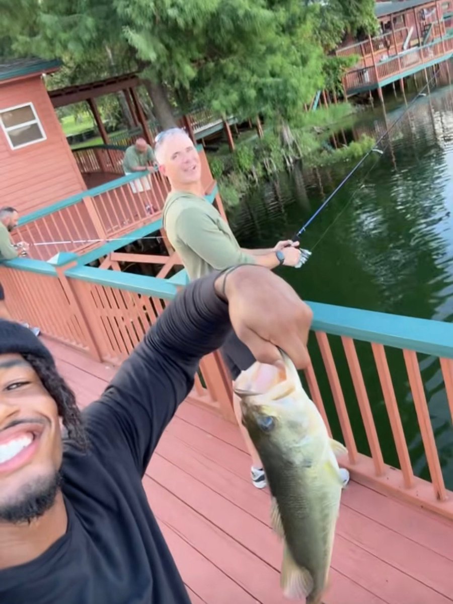 Florida State quarterback Thomas Castellanos spent time yesterday catching fish with head football coach Mike Norvell. 🎣 #GoNoles