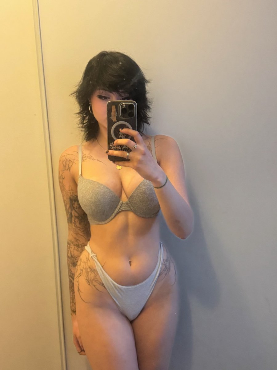 julzzess's tweet image. say 'yes' to see it from the back 🫶