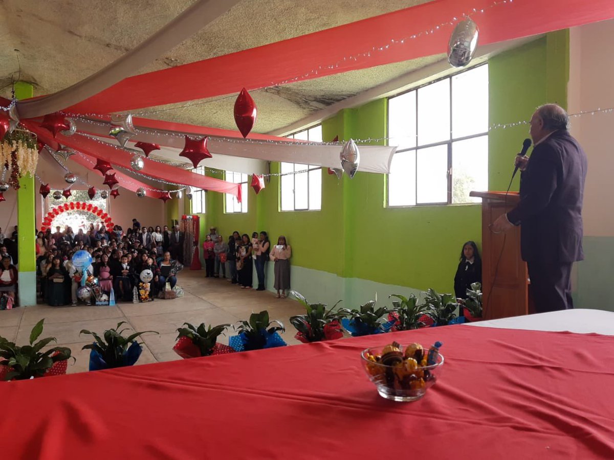 SUPPEDROGMEZ1's tweet photo. Mi más amplia felicitación y admiración por los NNA que hoy culminaron su educación Telesecundaria y mi respeto a los padres de familia por su esfuerzo y perseverancia en la educación de sus hijos. https://t.co/8cXKdz0APN
