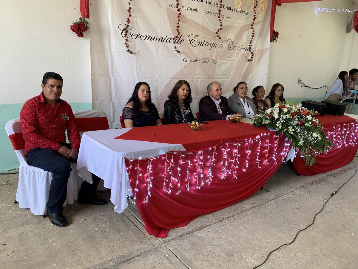 SUPPEDROGMEZ1's tweet photo. Mi más amplia felicitación y admiración por los NNA que hoy culminaron su educación Telesecundaria y mi respeto a los padres de familia por su esfuerzo y perseverancia en la educación de sus hijos. https://t.co/8cXKdz0APN