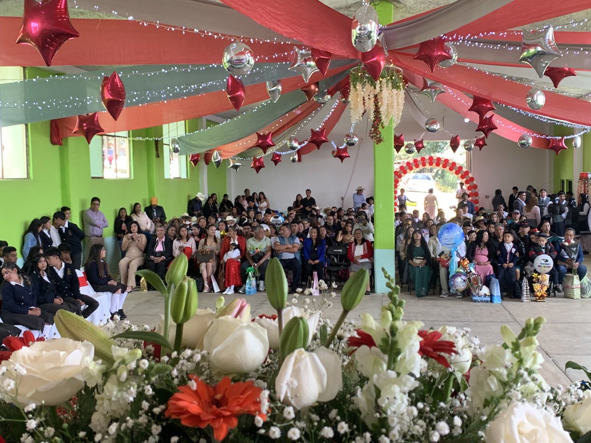 SUPPEDROGMEZ1's tweet photo. Mi más amplia felicitación y admiración por los NNA que hoy culminaron su educación Telesecundaria y mi respeto a los padres de familia por su esfuerzo y perseverancia en la educación de sus hijos. https://t.co/8cXKdz0APN