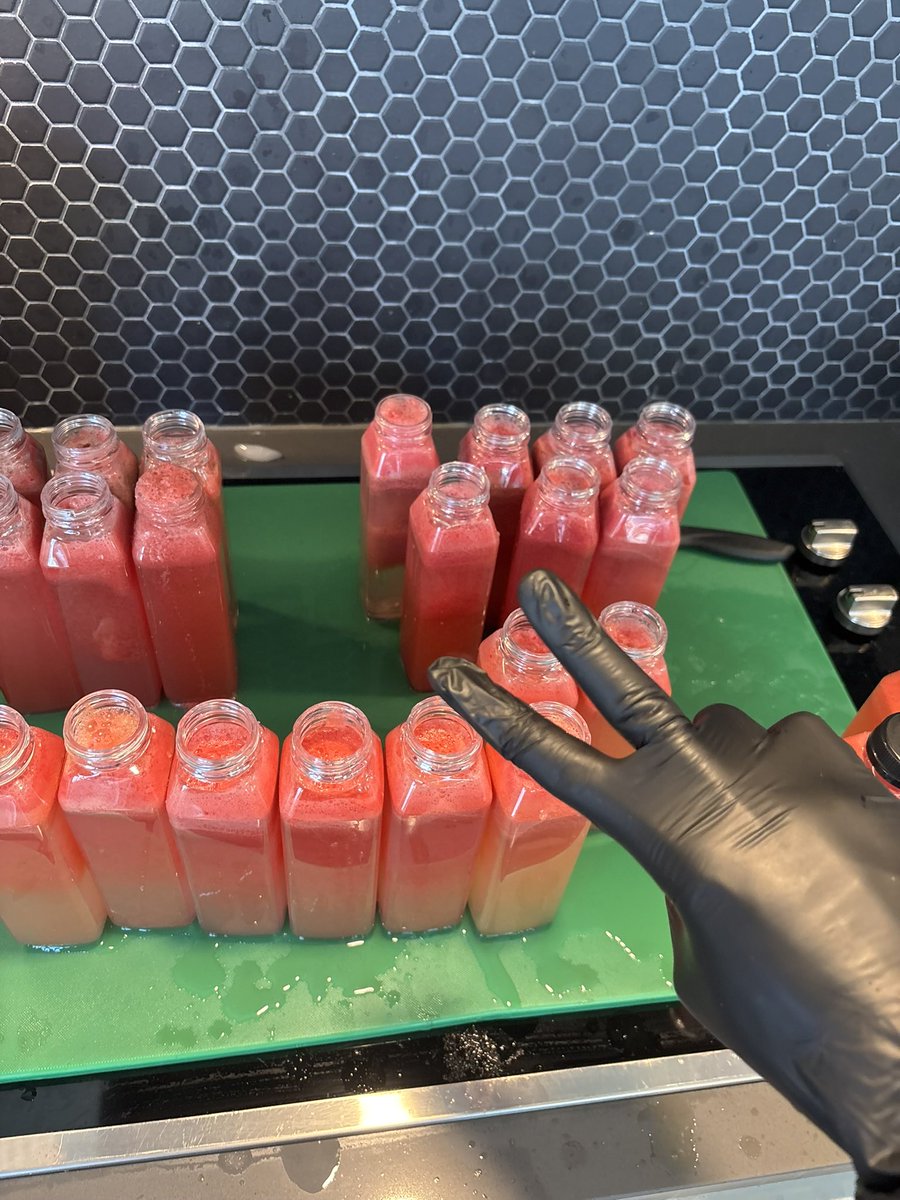 lacosablo's tweet photo. Started a fresh pressed juice company 3 months ago and we just landed our first restaurant deal with one of the biggest restaurant chains in D.C. ❤️ https://t.co/wjasMcB3Ej