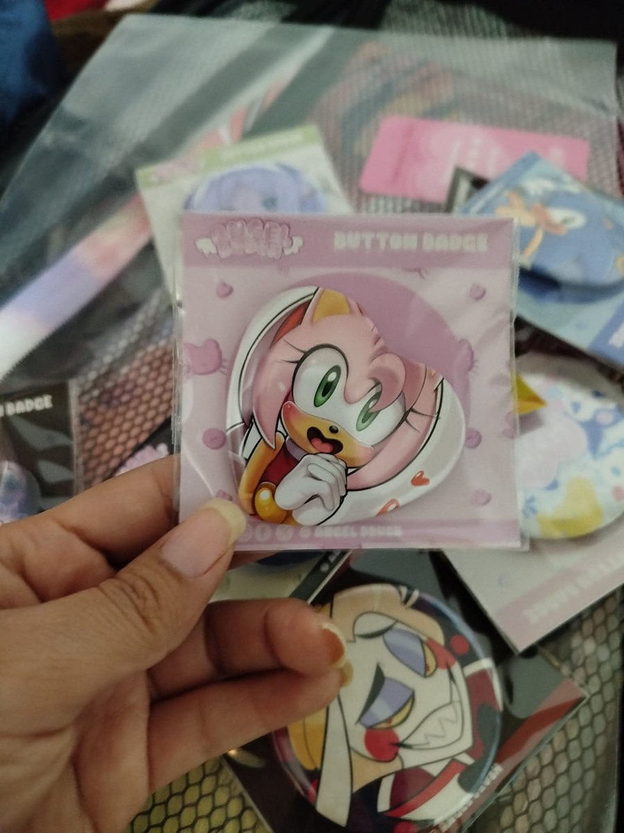 cabo0331's tweet image. Pins I did from shadow, sonic and amy :D