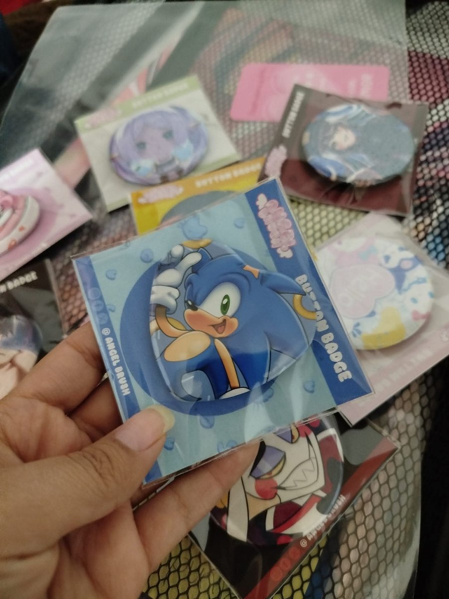 cabo0331's tweet image. Pins I did from shadow, sonic and amy :D