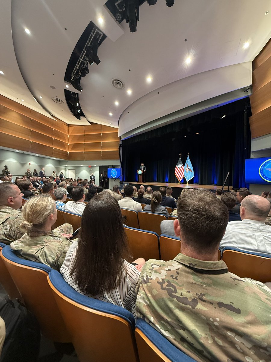 RileyPodleski's tweet image. Faith is back at the Pentagon.🙏🏼
Standing room only today at @SecDef’s monthly prayer service.🇺🇸
