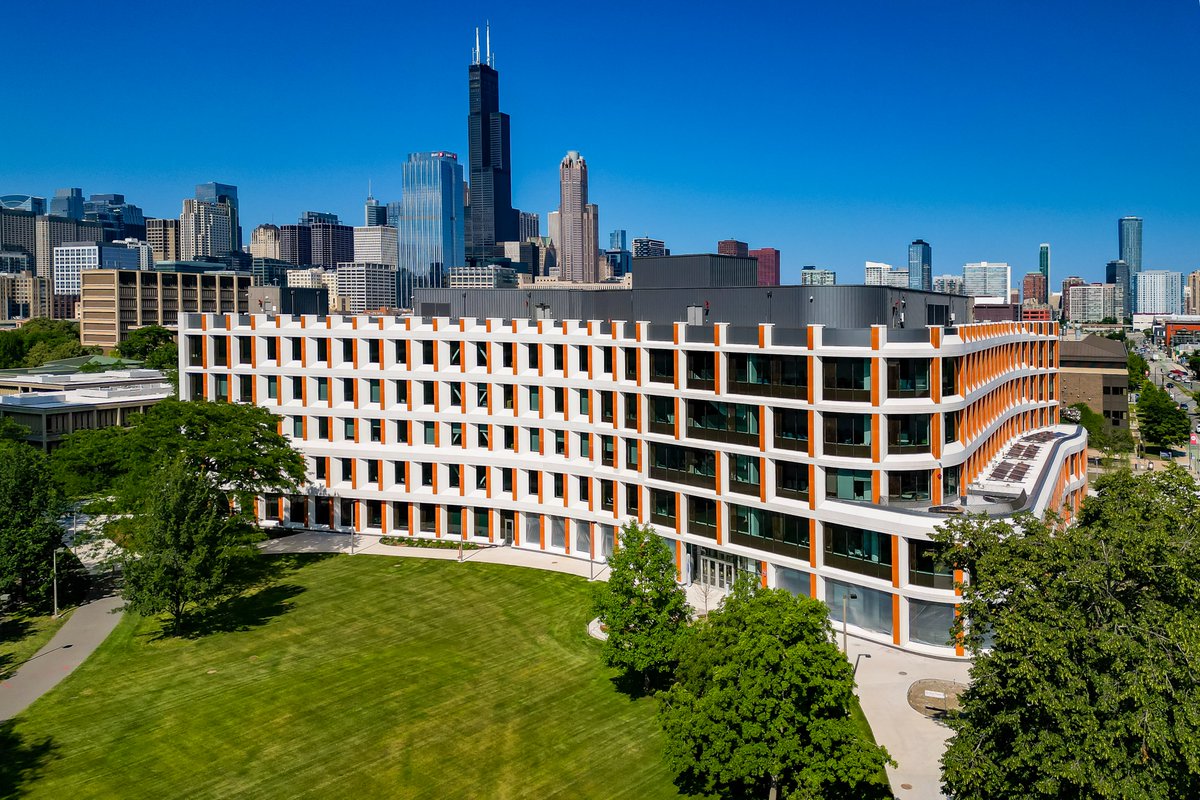thisisUIC's tweet image. UIC's Computer Design Research and Learning Center is now open! It features 16,000 square feet of classroom space, 21 faculty research labs and a 1,200-square-foot robotics lab as part of @UICEngineering 's Department of Computer Science. today.uic.edu/uics-new-compu… @UIC_Alumni