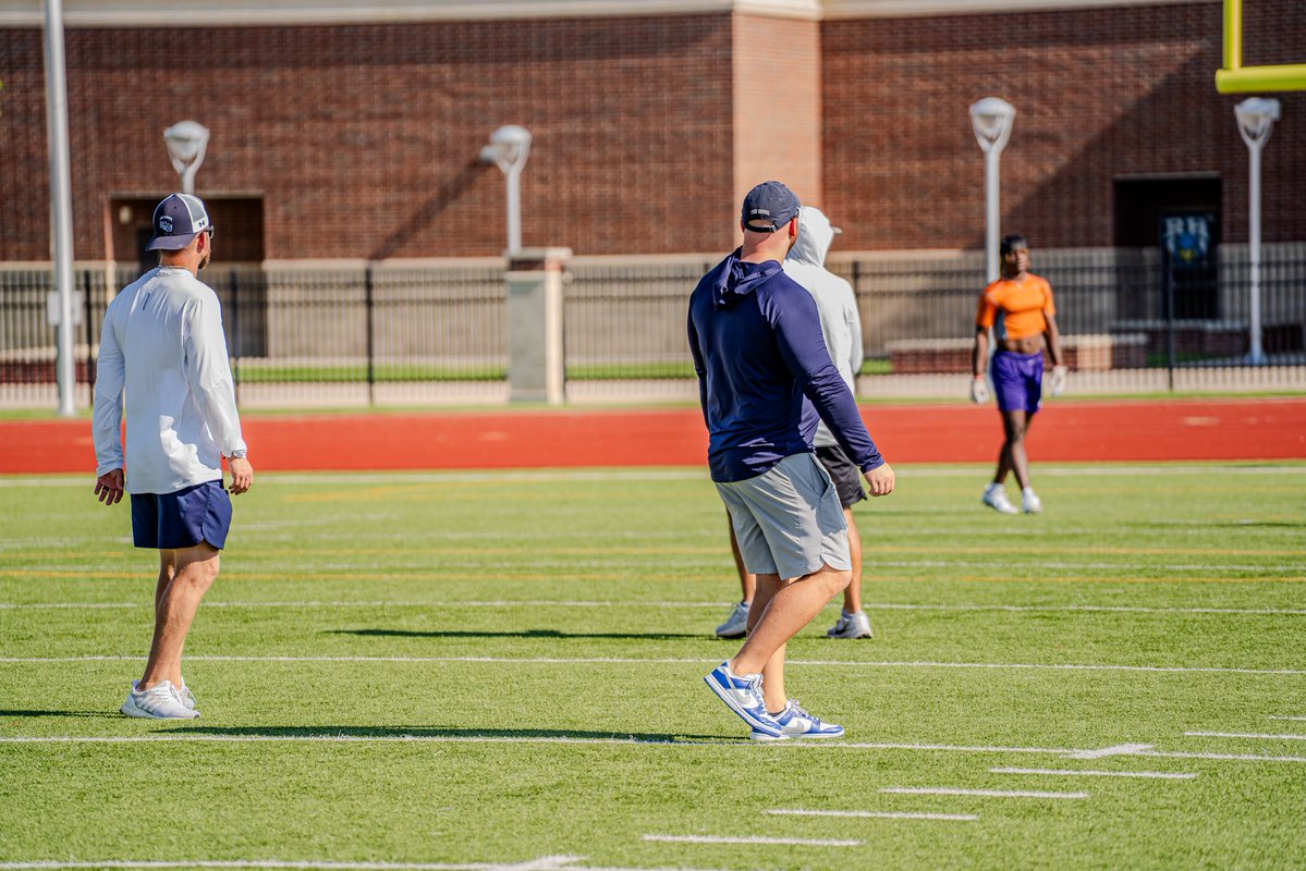 Tyrel Lenard (@tyrel_lenard) on Twitter photo Surround yourself with men who are on the same mission as you.
Who you do life with matters.
Who you go to war with matters.
Who you go to war for matters.
Who you take criticism from matters. Who seek advice from matters.
Your circle matters.
Choose wisely.
📸: <a href="/Blaze_of_Joy/">Isabelle Oathout</a> Surround yourself with men who are on the same mission as you.
Who you do life with matters.
Who you go to war with matters.
Who you go to war for matters.
Who you take criticism from matters. Who seek advice from matters.
Your circle matters.
Choose wisely.
📸: <a href="/Blaze_of_Joy/">Isabelle Oathout</a>