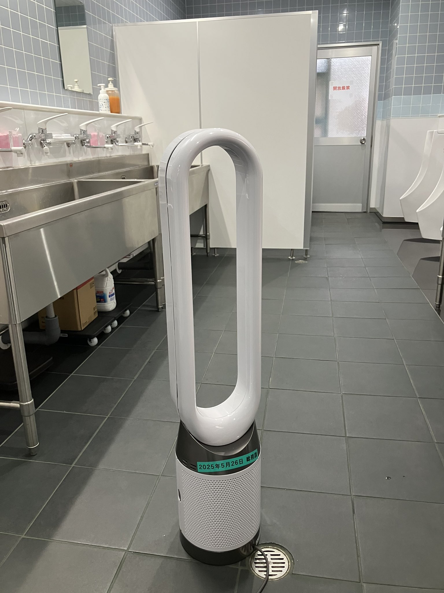 部屋の掃除中 Amazon.co.jp: 進級版8 in 1 多機能クリーニングツール