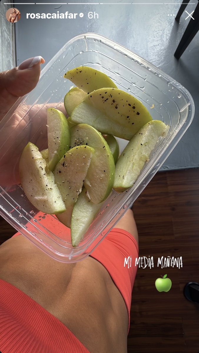 MrsmeliC's tweet photo. Rosa 🌹 haciendo reto de CERO carbohidratos (malos)

Siganla para más tips y como bajar peso @RositaCaiafaR 

Creo que me voy a subir al tren 🤪🥰

#RousDiet 
#RosaCaiafa #TeamRous #RosaLaPeligrosa #LCDLFAllStars https://t.co/20pbMxoMfF