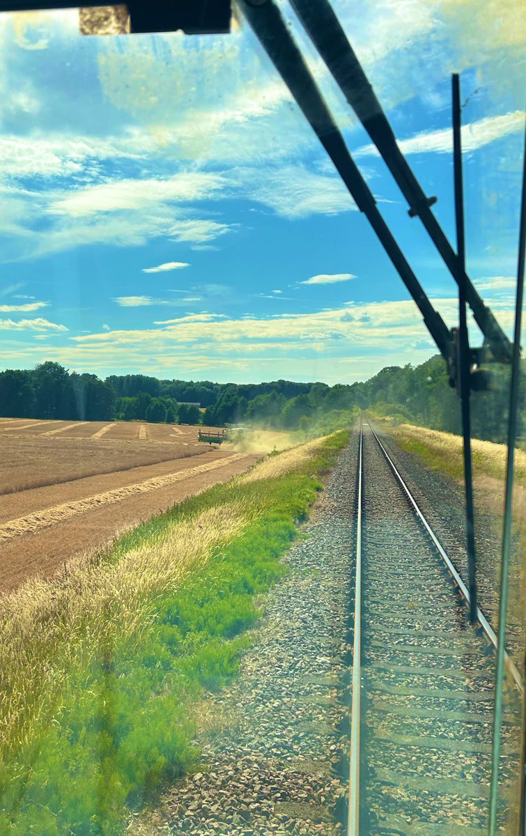 A drivers eye view taken from our Class 142 BR pacer unit looking out towards Wicklewood. We ❤️ the Norfolk Countryside

🎫 Book your ticket to ride 
midnorfolkrailway.co.uk