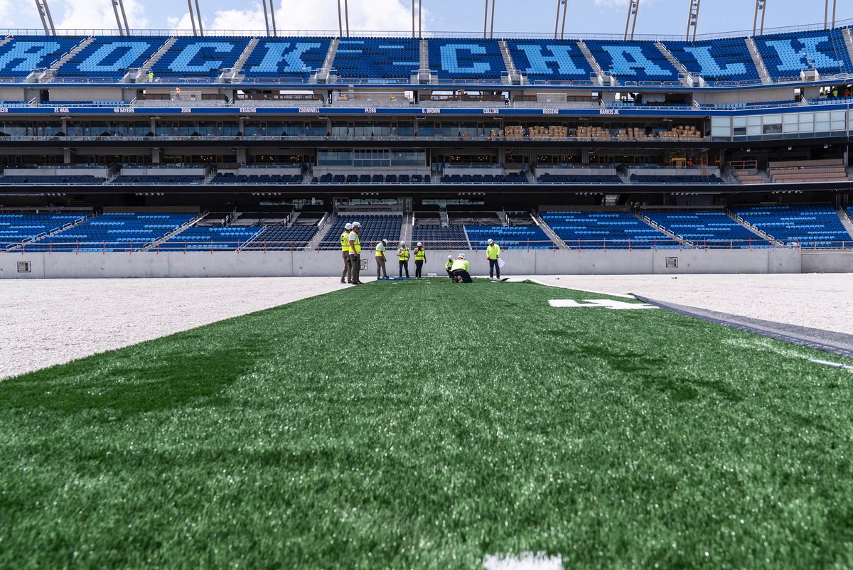 KSSCentral's tweet image. New turf incoming! 🔴🔵🌾
David Booth Memorial Stadium is getting a fresh surface from @MMTHBuilt ahead of the 2025 season.
Jayhawks will be flying on brand new turf this fall.