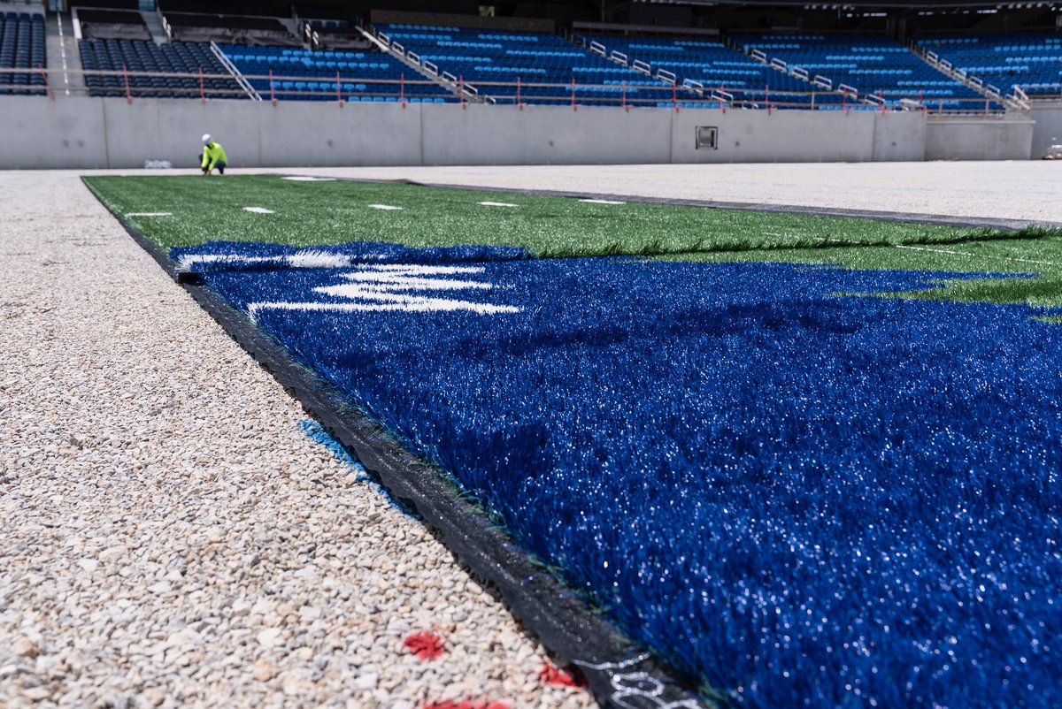 KSSCentral's tweet image. New turf incoming! 🔴🔵🌾
David Booth Memorial Stadium is getting a fresh surface from @MMTHBuilt ahead of the 2025 season.
Jayhawks will be flying on brand new turf this fall.