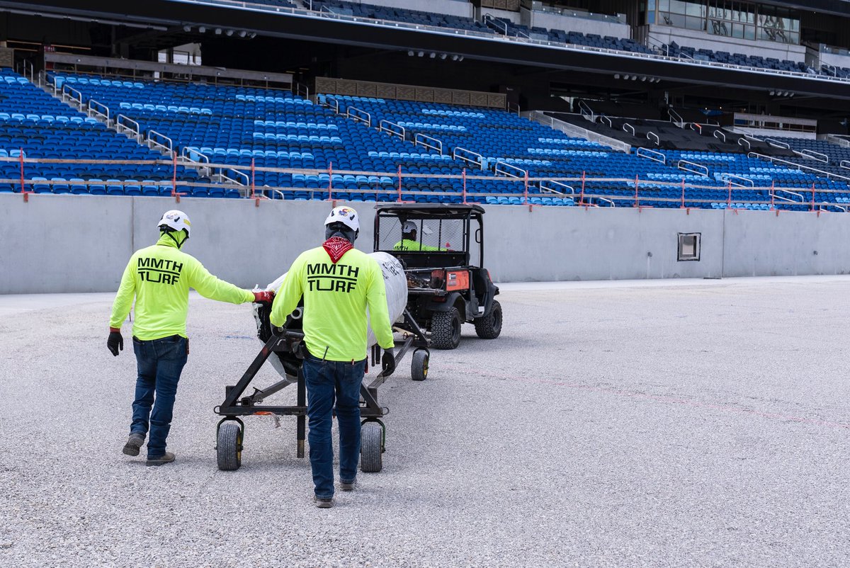 KSSCentral's tweet image. New turf incoming! 🔴🔵🌾
David Booth Memorial Stadium is getting a fresh surface from @MMTHBuilt ahead of the 2025 season.
Jayhawks will be flying on brand new turf this fall.