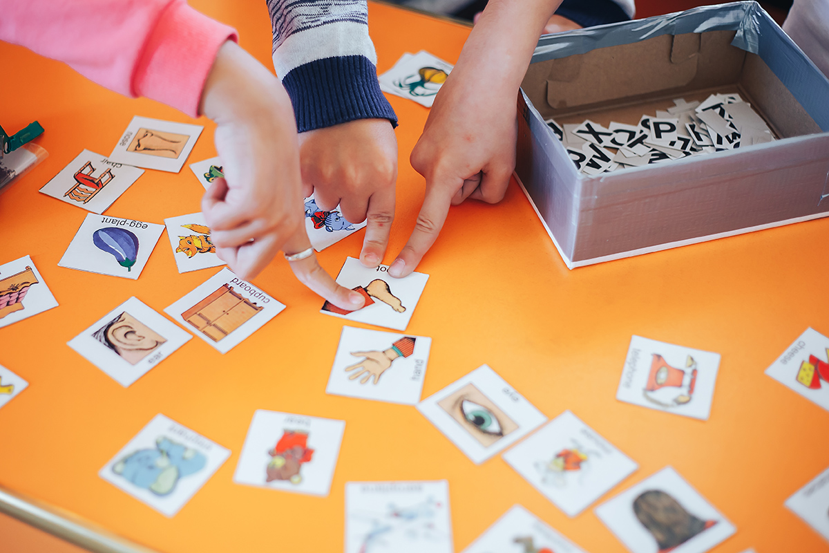 It's all about coding through story cards and imagination. What actions, sequencing and problem-solving skills will you use? bit.ly/ReadCMOM
#CMOMLiteracy #CMOMemphis #PlayfulLearning #EarlyChildhoodDevelopment #EarlyChildhoodLearning