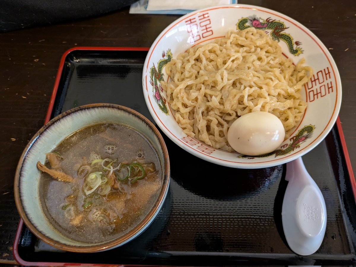 tangopaper's tweet image. 松屋製麺所さん🍜茨城県つくば市
猫さんの病院受診まで時間ができたのでブランチ
つけ麺☺️
今日の試食麺は店頭販売していない麺。全粒粉たっぷり。口に入れた瞬間にこれ美味しいやつ!と歓喜する麺。
週末労働に備えて元気チャージできたかもー
#松屋製麺所
#ramen_cp