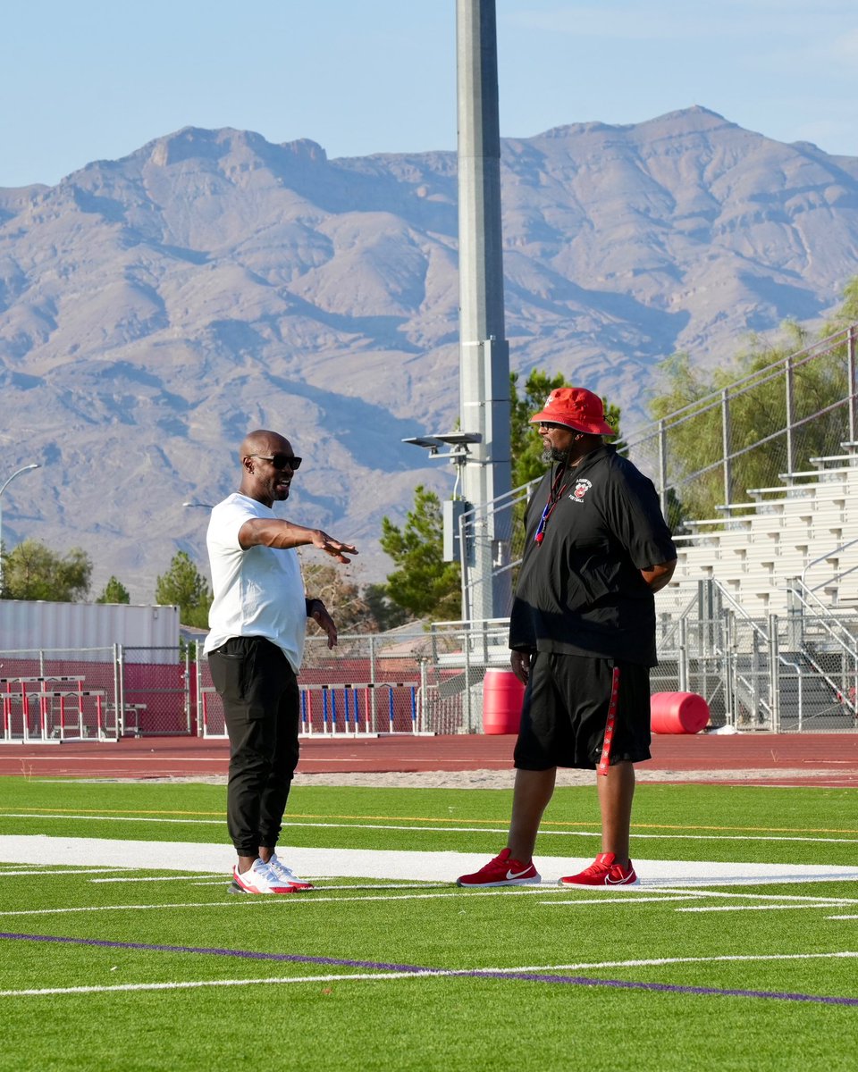 MikeWatersP1's tweet image. Getting ready for the next NCAA Evaluation Period. Making my rounds through the city 🎯 looking for the future college football players.... Today was DPAC and AVHS. 

Where should I pull up to next 🤔⭕️ 
#phase1football #phase1recruiting