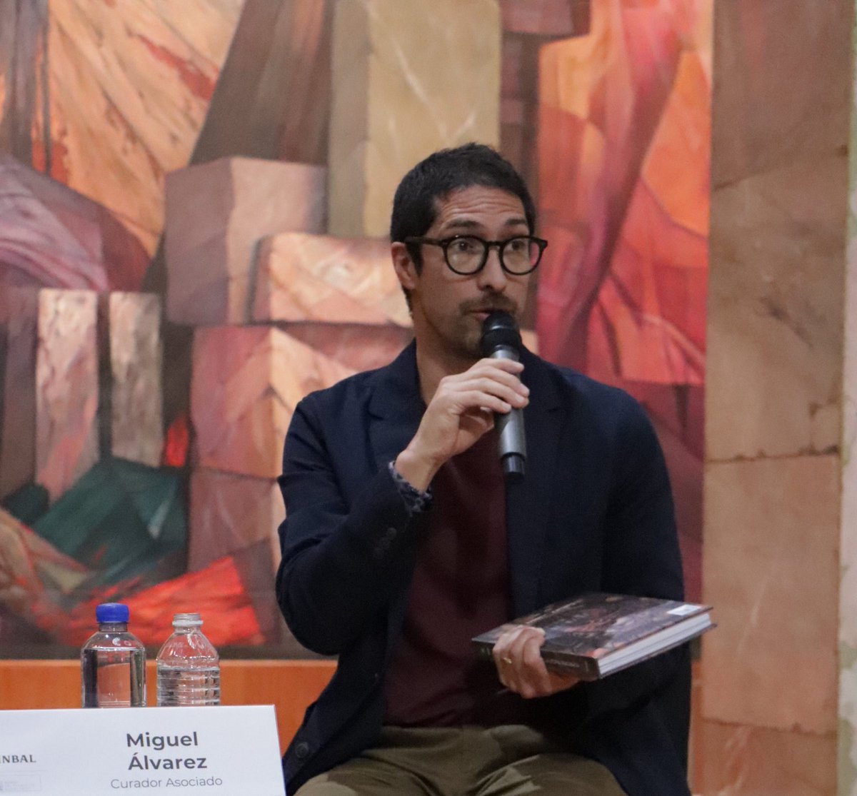 Presentación del catálogo "Jorge González Camarena. La utopía inacabada" 🏔️🌋.

Si no pudiste acompañarnos, puedes adquirir la publicación a través de este enlace: museopalaciodebellasartes.inba.gob.mx/magazine/jorge…   

Agradecimientos a la fundación Mary Street Jenkins 📚.