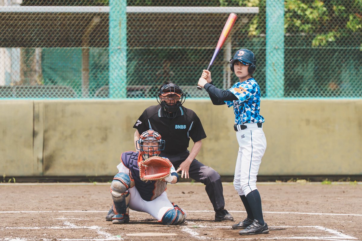 第𝟑話 𝟕.𝟐𝟕(日) よる𝟏𝟎時𝟏𝟓分 ˖*
#こんばんは朝山家です

⋱第3話 場面写真🏠⋰

蝶子(#渡邉心結)の試合をみんなで応援⚾
娘のナイスプレーに
思わずテンション上がっちゃうパパとママ🤭

第𝟏,𝟐話はTVerで見逃し配信中📡
🔗tver.jp/episodes/epdl3…

#朝山家
#日10ドラマ
#ABCテレビ