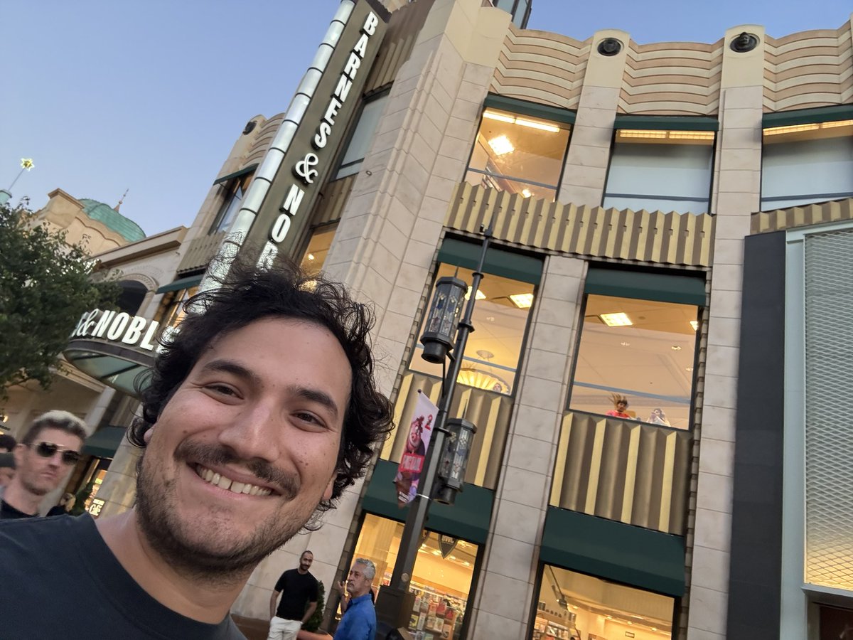 Beautiful evening. At <a href="/TheGroveLA/">The Grove LA</a> preordering the new Pynchon